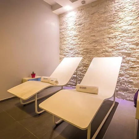 Hostgost Selected - Bams, Private Included * Belgrado