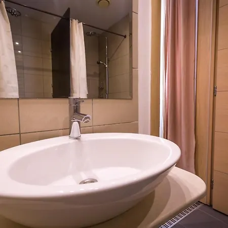 Hostgost Selected - Bams, Private Included