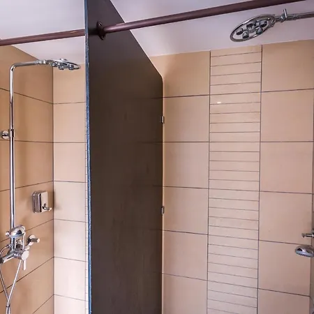 Hostgost Selected - Bams, Private Included