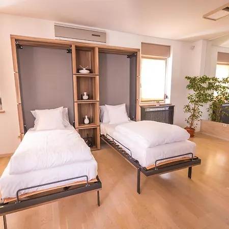 Hostgost Selected - Bams, Private Included