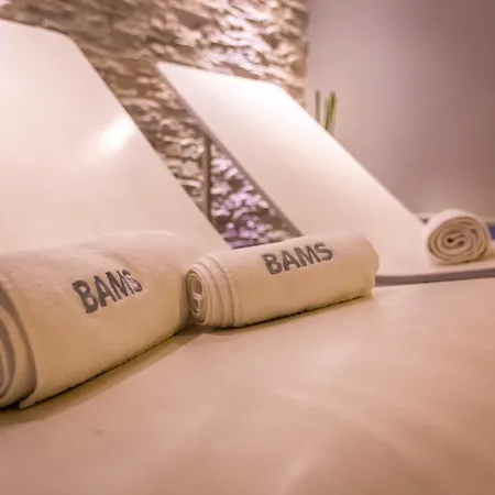 Hostgost Selected - Bams, Private Included