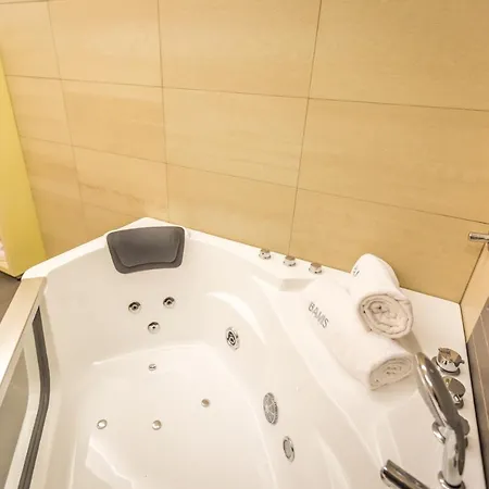 Hostgost Selected - Bams, Private Included * Belgrado